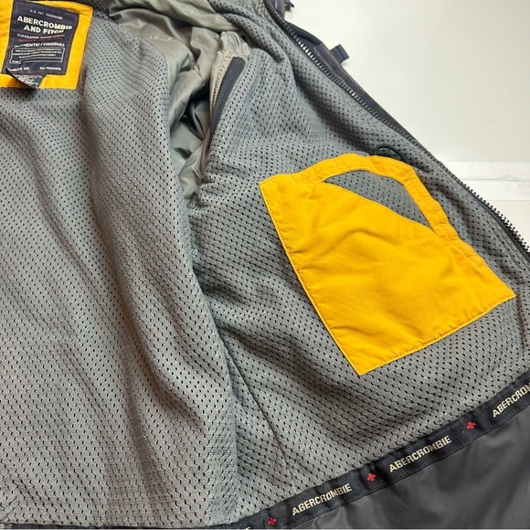 Abercrombie & Fitch Yellow Performance Jacket Weather-Resistant - Picture 8 of 9